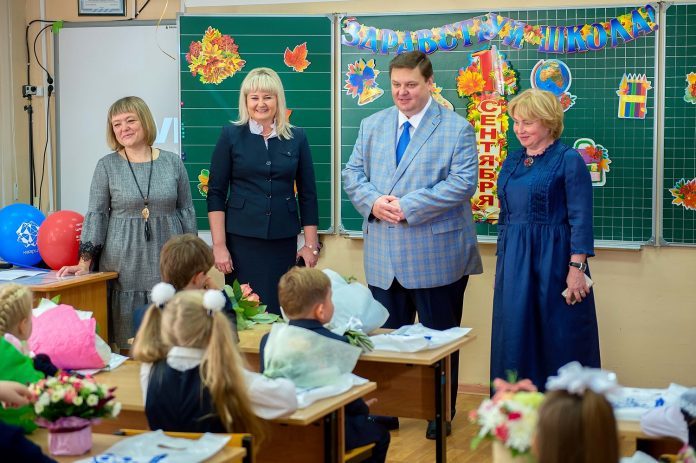 В Праздник первого звонка Николай Пестов посетил  гимназию имени Подольских курсантов В Праздник первого звонка Николай Пестов посетил  гимназию имени Подольских курсантов