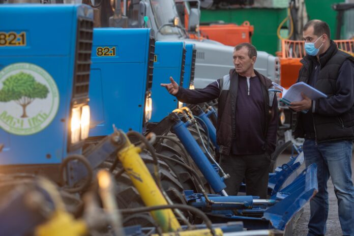 Коммунальная техника Подольского комбината благоустройства готова к зиме Коммунальная техника Подольского комбината благоустройства готова к зиме