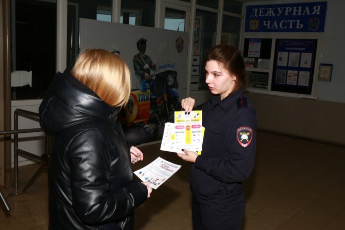 Сотрудники Госавтоинспекции провели акцию «Маленький пассажир – большая ответственность» в здании ОГИБДД по г.о.... Сотрудники Госавтоинспекции провели акцию «Маленький пассажир – большая ответственность» в здании ОГИБДД по г.о....