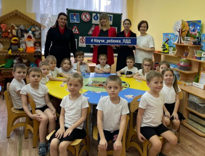 Сотрудники Госавтоинспекции Московской области провели интерактивные игры с юными пешеходами Сотрудники Госавтоинспекции Московской области провели интерактивные игры с юными пешеходами