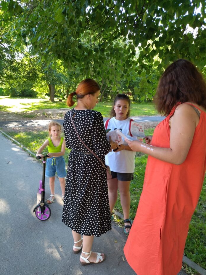 Профилактическое мероприятие по безопасности на железной дороге провели среди жителей микрорайона Львовский Профилактическое мероприятие по безопасности на железной дороге провели среди жителей микрорайона Львовский