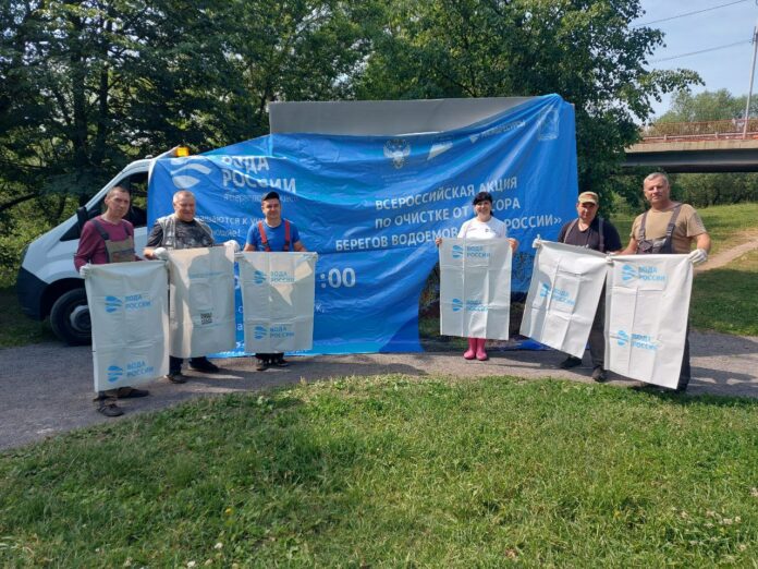 В Подольске 26 июня в ходе акции «Вода России» провели очистку берега реки Десны от... В Подольске 26 июня в ходе акции «Вода России» провели очистку берега реки Десны от...