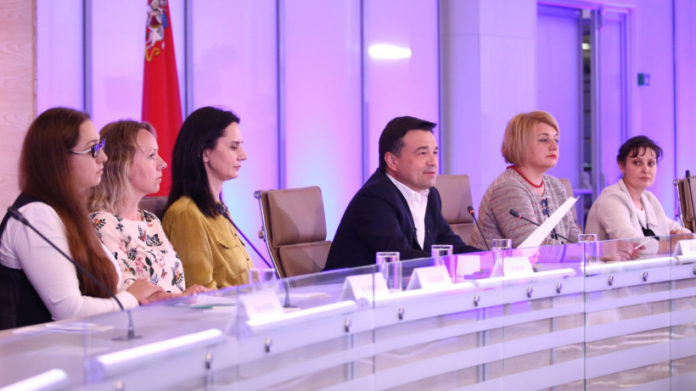 Губернатор Подмосковья ответил на вопросы жителей по итогам прямой линии с президентом РФ