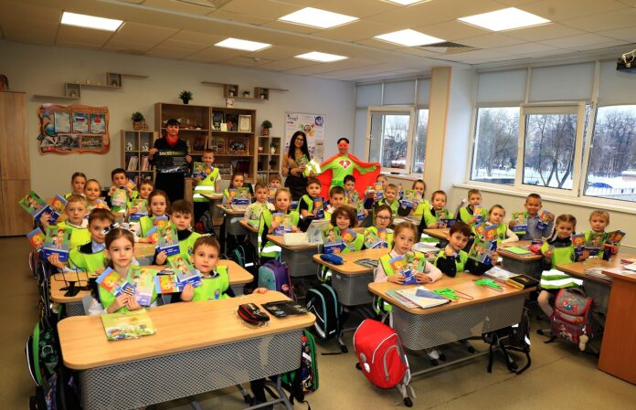 Сотрудники отдела Госавтоинспекции г.о. Подольск провели мероприятие для первоклашек «Посвящение в пешеходы»