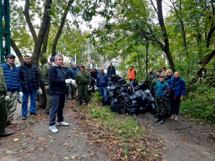 Субботник по уборке лесного питомника состоялся в Большом Подольске