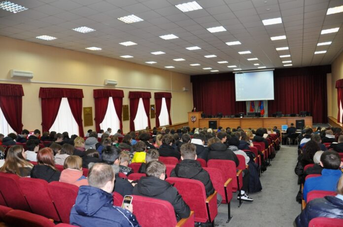 В Подольске полицейские провели День открытых дверей для школьников В Подольске полицейские провели День открытых дверей для школьников