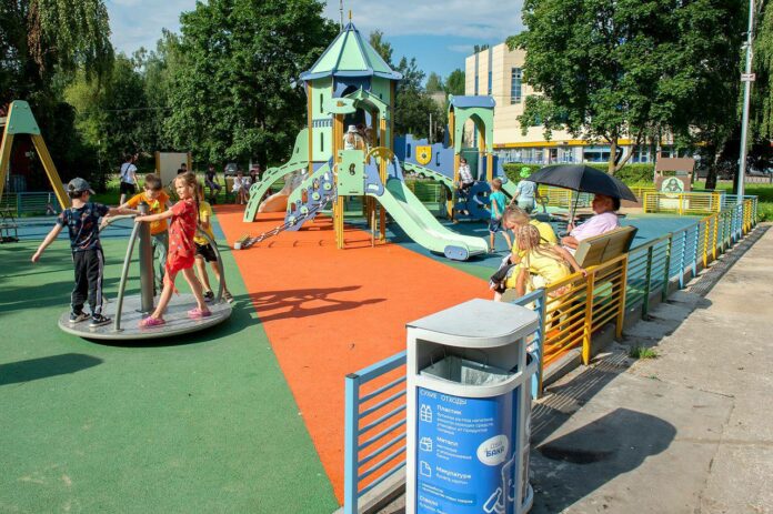 Детскую площадку открыли на Юбилейной площади Подольска  Детскую площадку открыли на Юбилейной площади Подольска