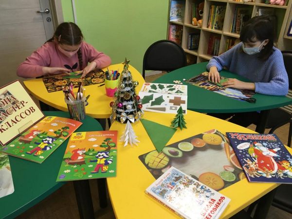 В библиотеке № 10 прошел мастер-класс “Чудо ёлочка” В библиотеке № 10 прошел мастер-класс “Чудо ёлочка”