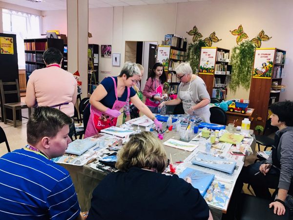 В читальном зале библиотеки № 21 прошла очередная встреча любителей творчества В читальном зале библиотеки № 21 прошла очередная встреча любителей творчества