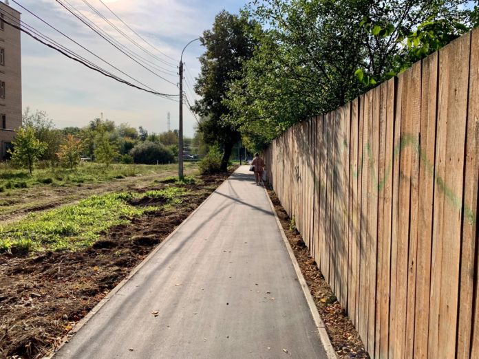 Ремонт тротуара на улице Революции до старого Симферопольского шоссе в Климовске завершён