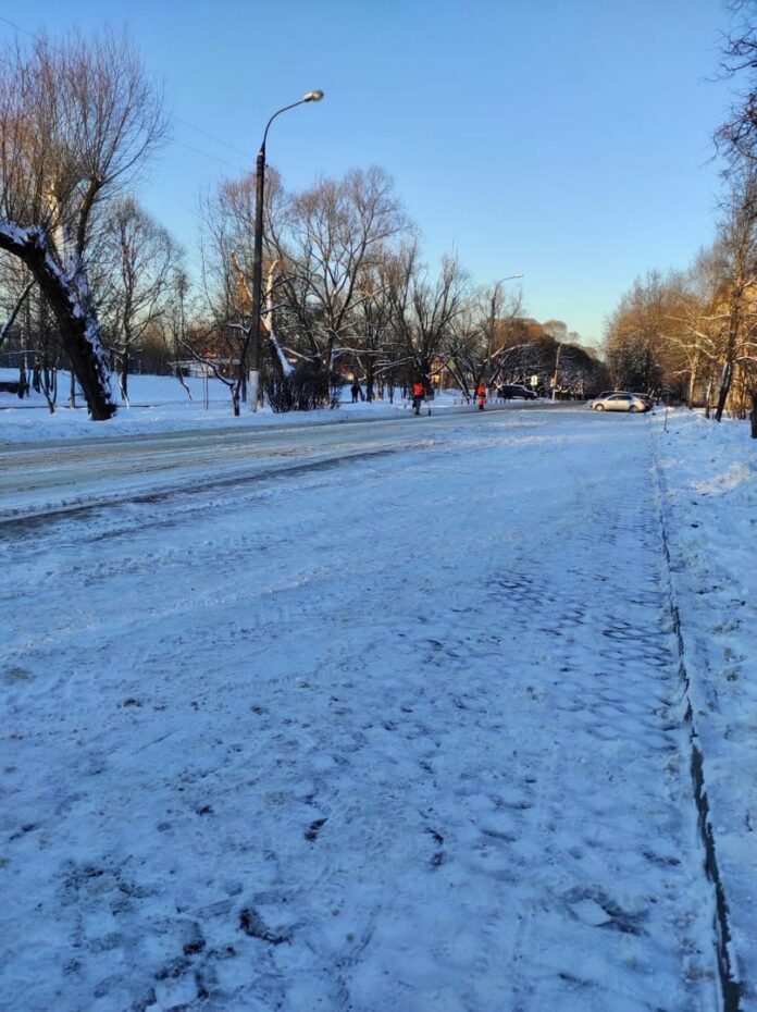 Завершены работы по обустройству парковки на Симферопольской улице, в Климовске