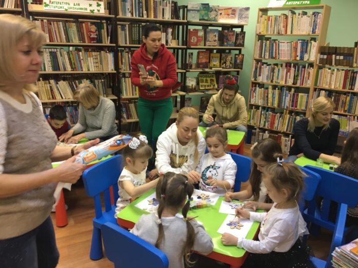 В библиотеке №24 прошел “День новогодних затей”