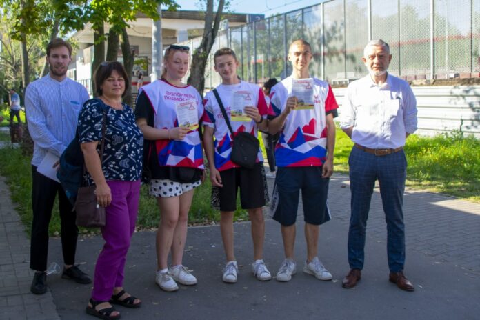 Волонтеры участвуют в рейдах по безопасности на железной дороге Волонтеры участвуют в рейдах по безопасности на железной дороге