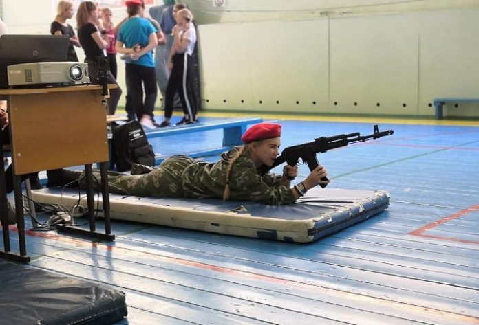 400 девушек в погонах