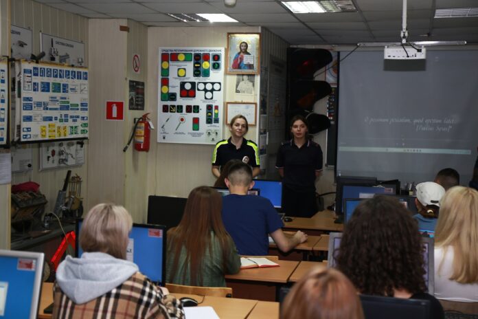 Полицейские Подмосковья проводят профилактические мероприятия с курсантами автошкол Полицейские Подмосковья проводят профилактические мероприятия с курсантами автошкол