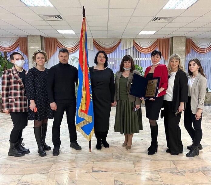 За успехи в развитии социальной защиты населения в 2021 году переходящее знамя получил Волонтёрский... За успехи в развитии социальной защиты населения в 2021 году переходящее знамя получил Волонтёрский...