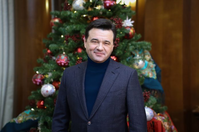 Губернатор Московской области Андрей Воробьев поздравляет с Новым годом и Рождеством Христовым Губернатор Московской области Андрей Воробьев поздравляет с Новым годом и Рождеством Христовым