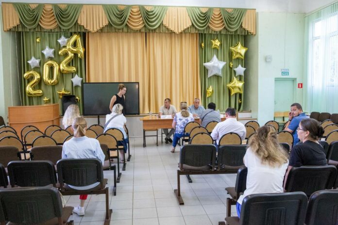 В Высотном микрорайоне состоялась встреча с жителями по вопросам ЖКУ