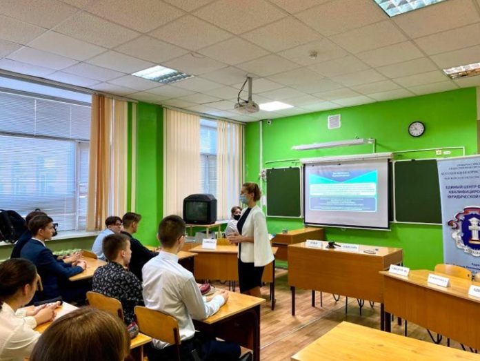 Единый урок права в гимназии №4 был посвящен Дню Конституции России Единый урок права в гимназии №4 был посвящен Дню Конституции России