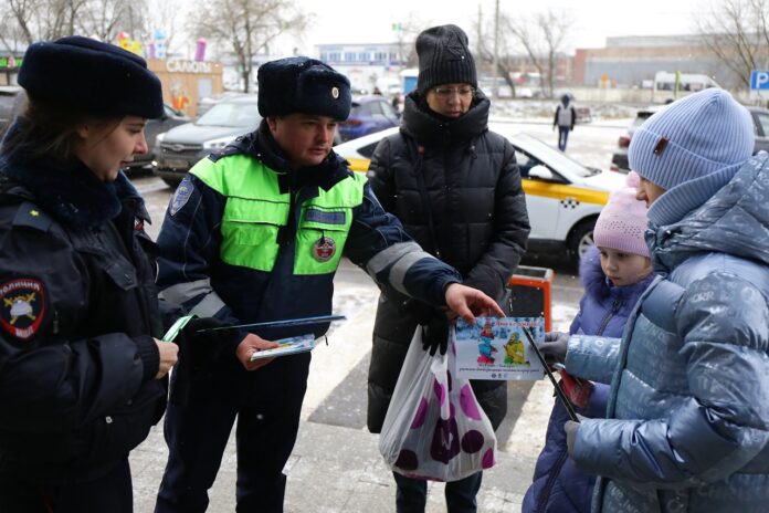 Подольские торговые центры стали площадкой проведения социального раунда «Засветись!» Подольские торговые центры стали площадкой проведения социального раунда «Засветись!»