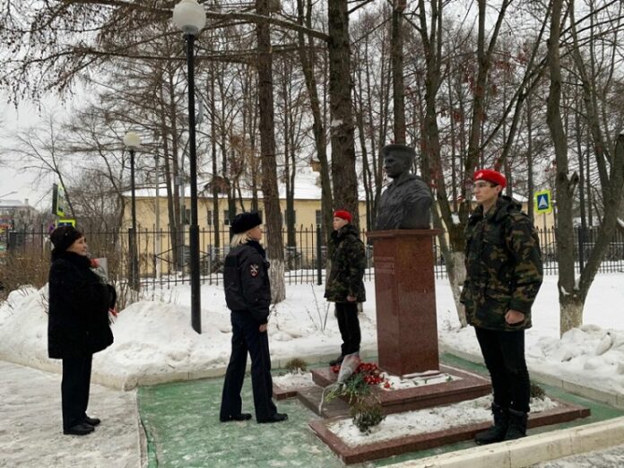 В Подольске полицейские и общественники почтили память Героя России Александра Монетова В Подольске полицейские и общественники почтили память Героя России Александра Монетова