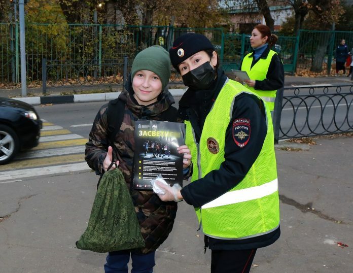 О правилах перехода проезжей части напомнили подольским школьникам