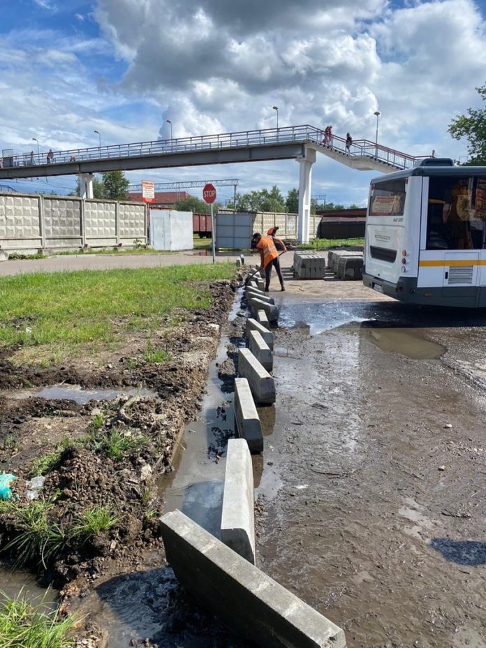 В микрорайоне Климовск продолжаются дорожные работы В микрорайоне Климовск продолжаются дорожные работы