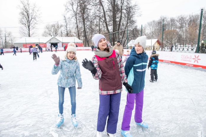 В минувшие выходные жители Подольска массово катались на 18 катках