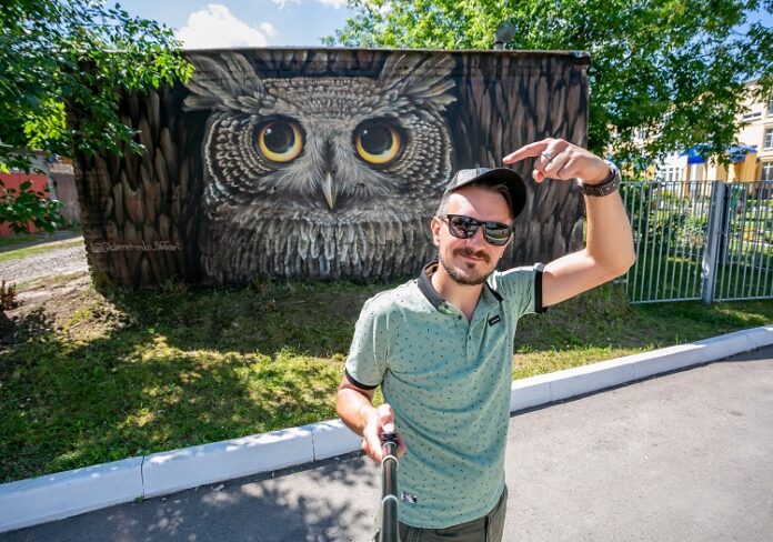 Уличный вернисаж Ильи Демченко Уличный вернисаж Ильи Демченко