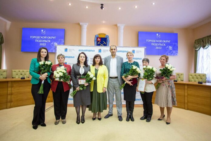 Подольским медикам вручили награды за высокие результаты в борьбе с COVID-19