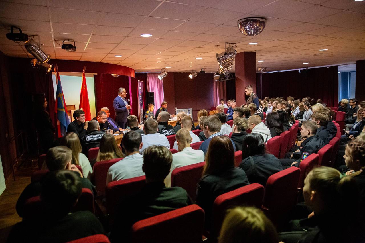 На круглом столе в Подольске обсудили с молодежью вопросы безопасности На круглом столе в Подольске обсудили с молодежью вопросы безопасности