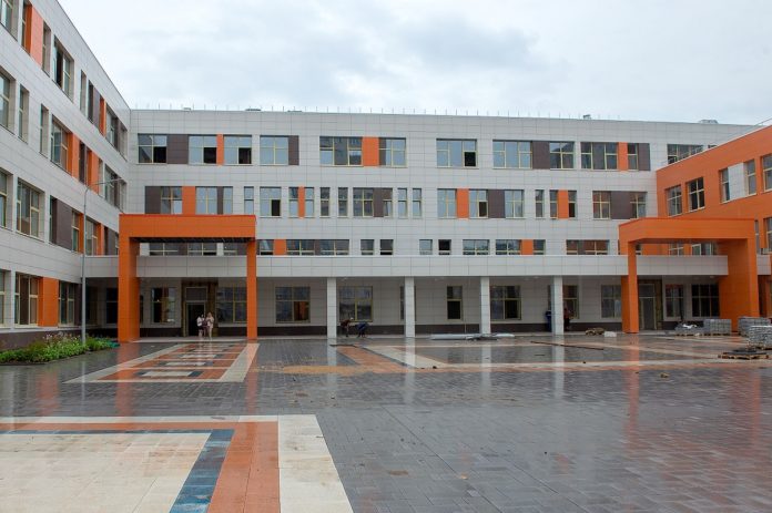 Новая школа на Бородинском бульваре примет учащихся 1 сентября Новая школа на Бородинском бульваре примет учащихся 1 сентября