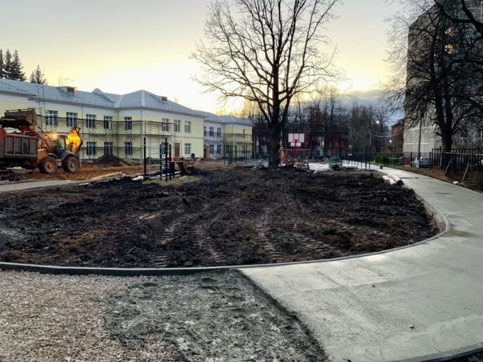 На территории бывшей школы №3  Климовске  продолжаются работы по капитальному ремонту На территории бывшей школы №3  Климовске  продолжаются работы по капитальному ремонту