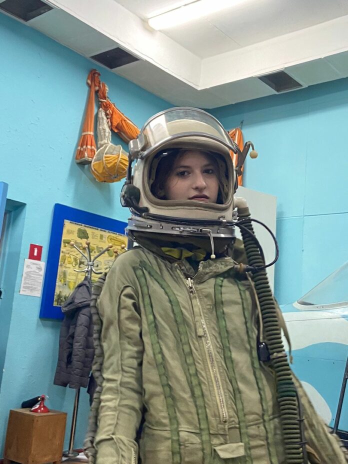 Ученицу из Подольска наградили путёвкой в лагерь “Звездный” на базе Всероссийского детского центра “Орленок” Ученицу из Подольска наградили путёвкой в лагерь “Звездный” на базе Всероссийского детского центра “Орленок”