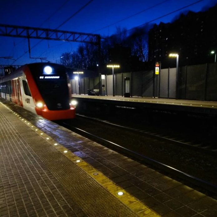 Электронные поезда будут курсировать дольше в новогоднюю и рождественскую ночи Электронные поезда будут курсировать дольше в новогоднюю и рождественскую ночи