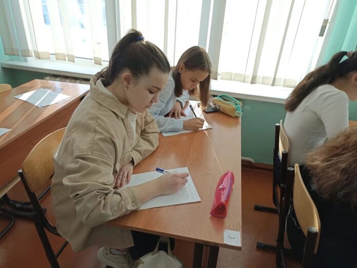 В День ручного письма для подольских школьников провели тренинг-тест по изучению почерка