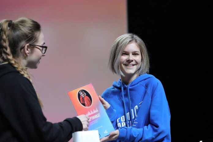 В финал конкурса «Голос Артека» прошла подольчанка Анна Бажанова