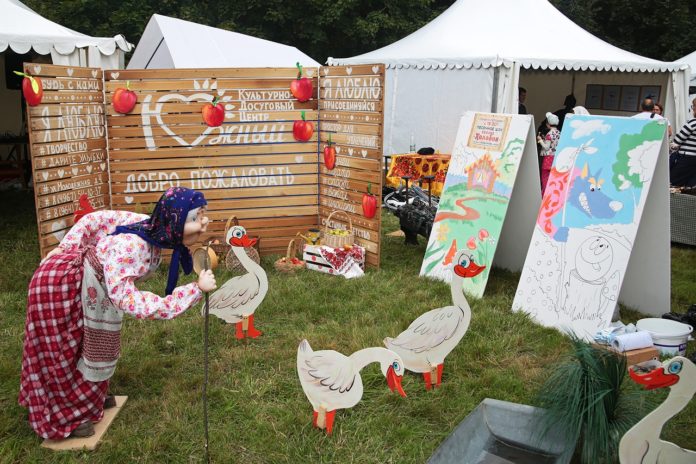 В фестивале «Славянское подворье» принял участиек ультурно-досуговый центр «Южный» В фестивале «Славянское подворье» принял участиек ультурно-досуговый центр «Южный»