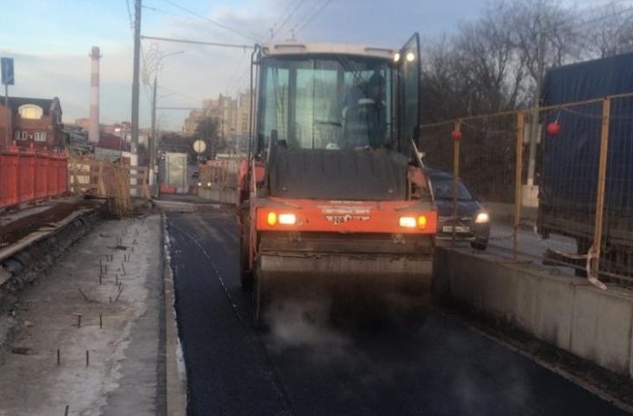 Продолжается ремонт путепровода, проходящего через пути Московской железной дороги на улице Комсомольской Продолжается ремонт путепровода, проходящего через пути Московской железной дороги на улице Комсомольской