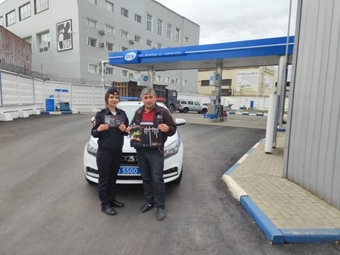 Сотрудники Госавтоинспекции Подольска  провели разъяснительные беседы с водителями на территории автозаправочных комплексов Сотрудники Госавтоинспекции Подольска  провели разъяснительные беседы с водителями на территории автозаправочных комплексов