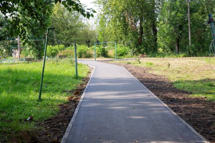 Двадцать тротуаров возвели в Подольске вместо народных троп Двадцать тротуаров возвели в Подольске вместо народных троп