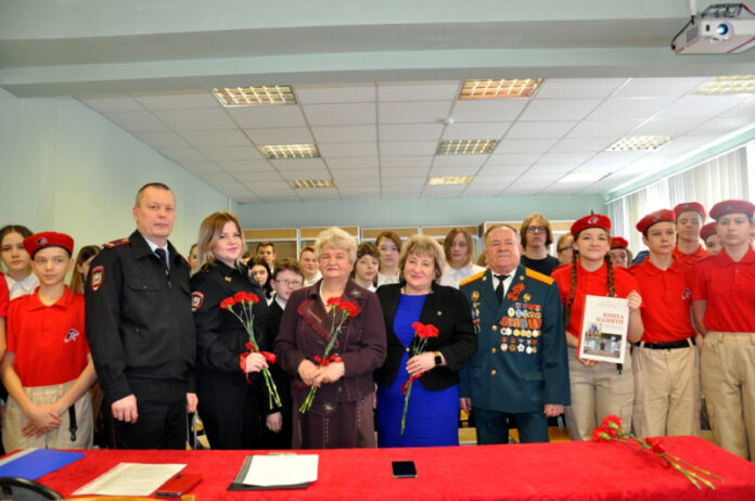 В Подольске сотрудники полиции и ветераны провели урок мужества на тему: «Есть такая профессия... В Подольске сотрудники полиции и ветераны провели урок мужества на тему: «Есть такая профессия...