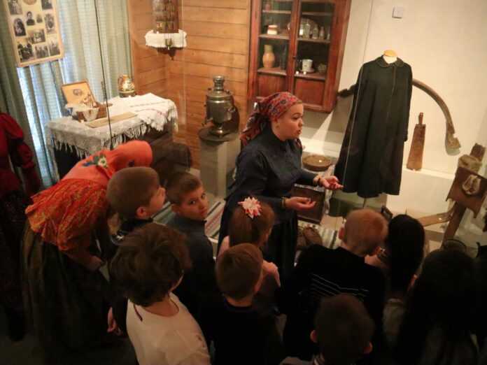 В Музее – заповеднике «Подолье» проходит выставка «Нитка тянется…»