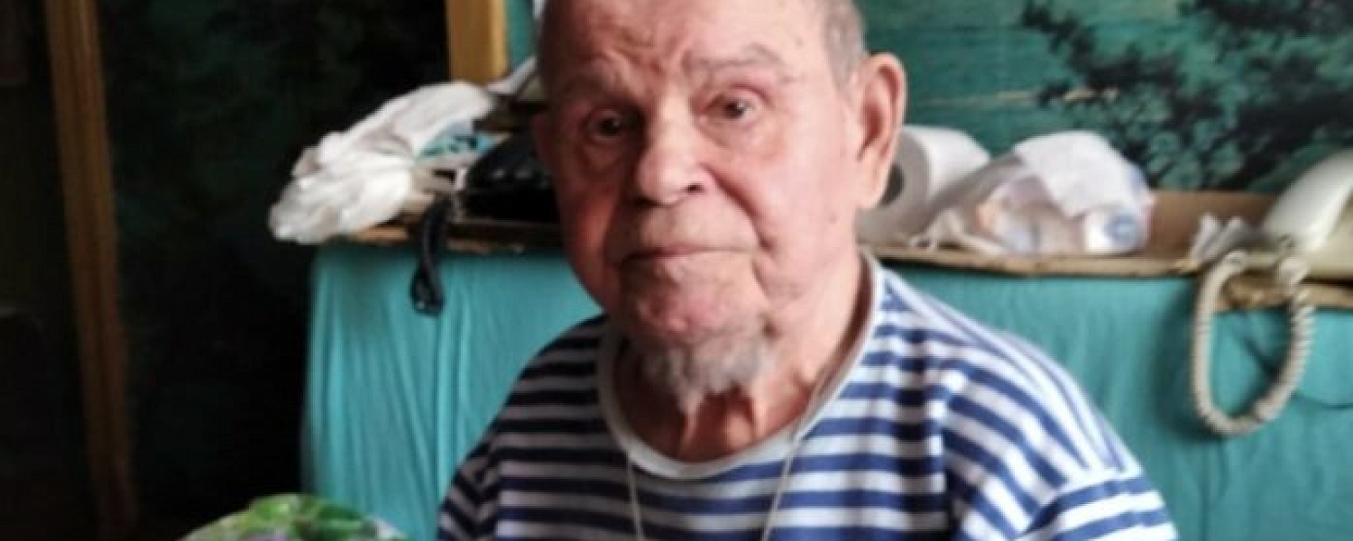 Ветерана трудового фронта поздравили с наступающим Днем Победы