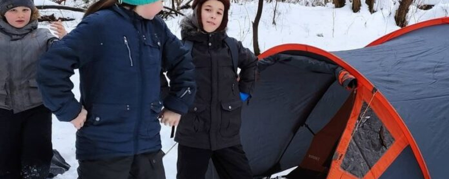 Урок установки палатки в экстремальных условиях провели для юных спасателей Подольска