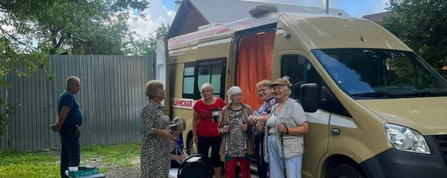 Мобильный ФАП работал в деревне Лаговское Мобильный ФАП работал в деревне Лаговское