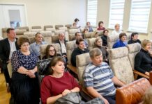 В Подольске врачам-юбилярам вручили муниципальные награды